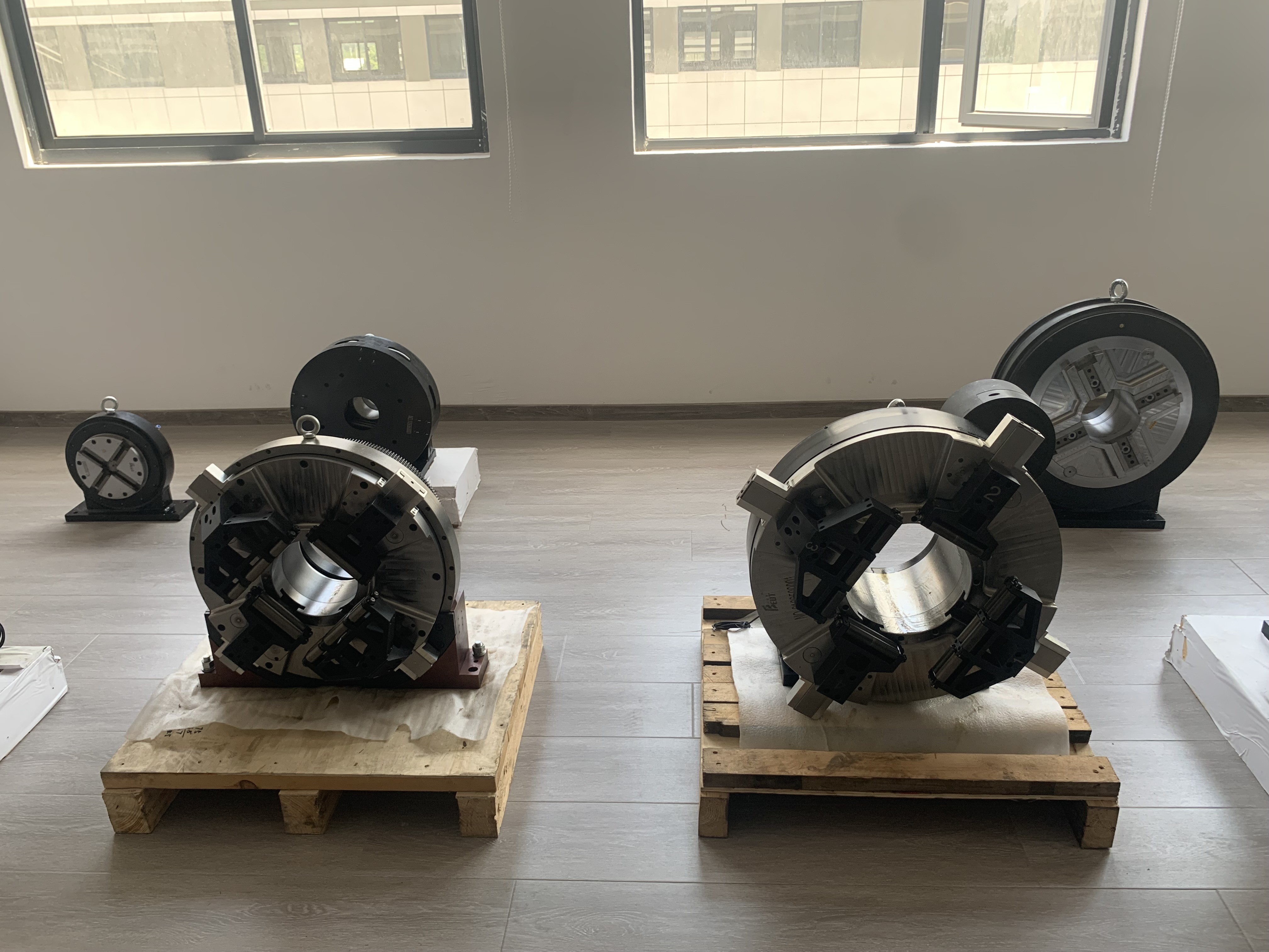 Lever Type Feeding Chuck 4 Jaw Double Acting Laser Rotary Attachment